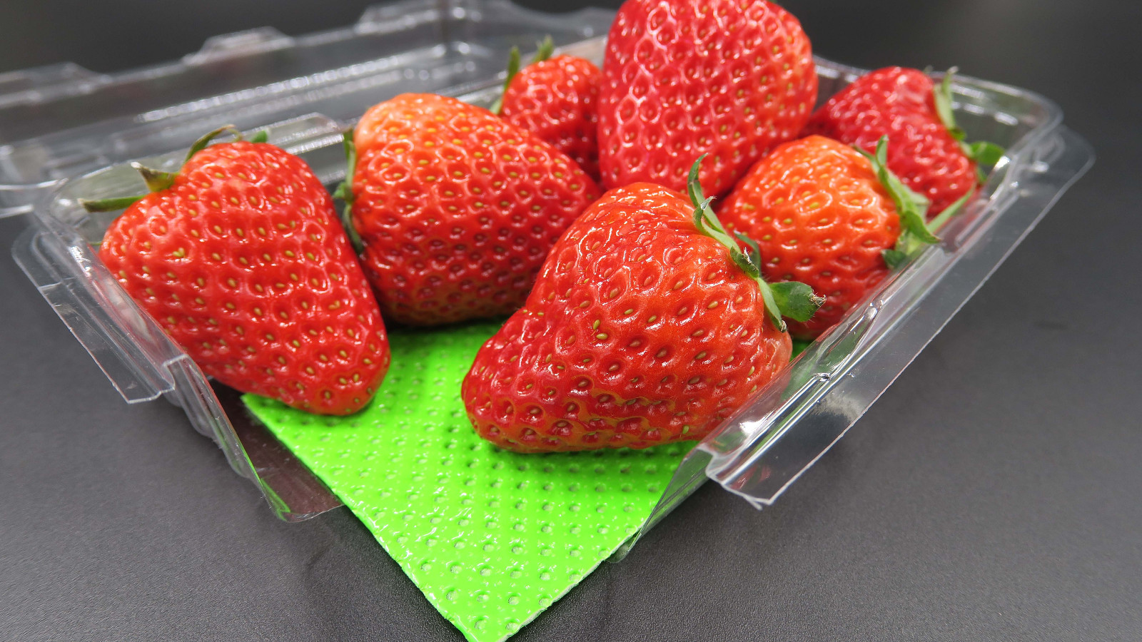 Demi Absorbent fruit pads maintaining great product presentation for fruit-7